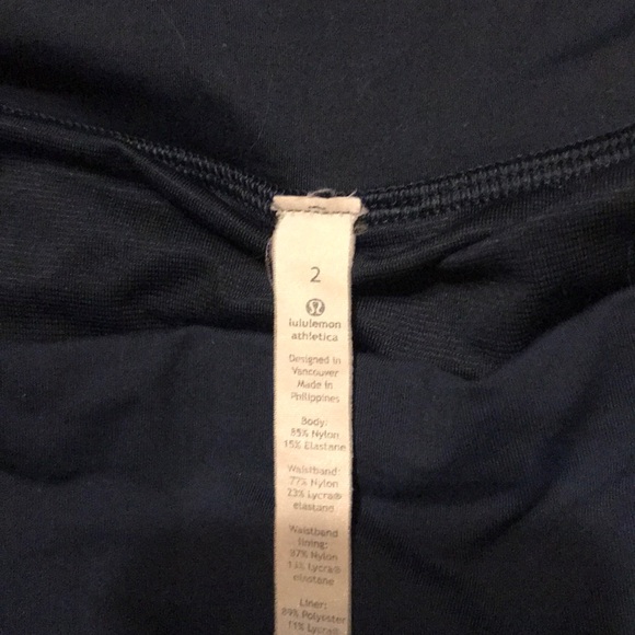 Lululemon shorts 2.5 inseam size 2 - Picture 5 of 5